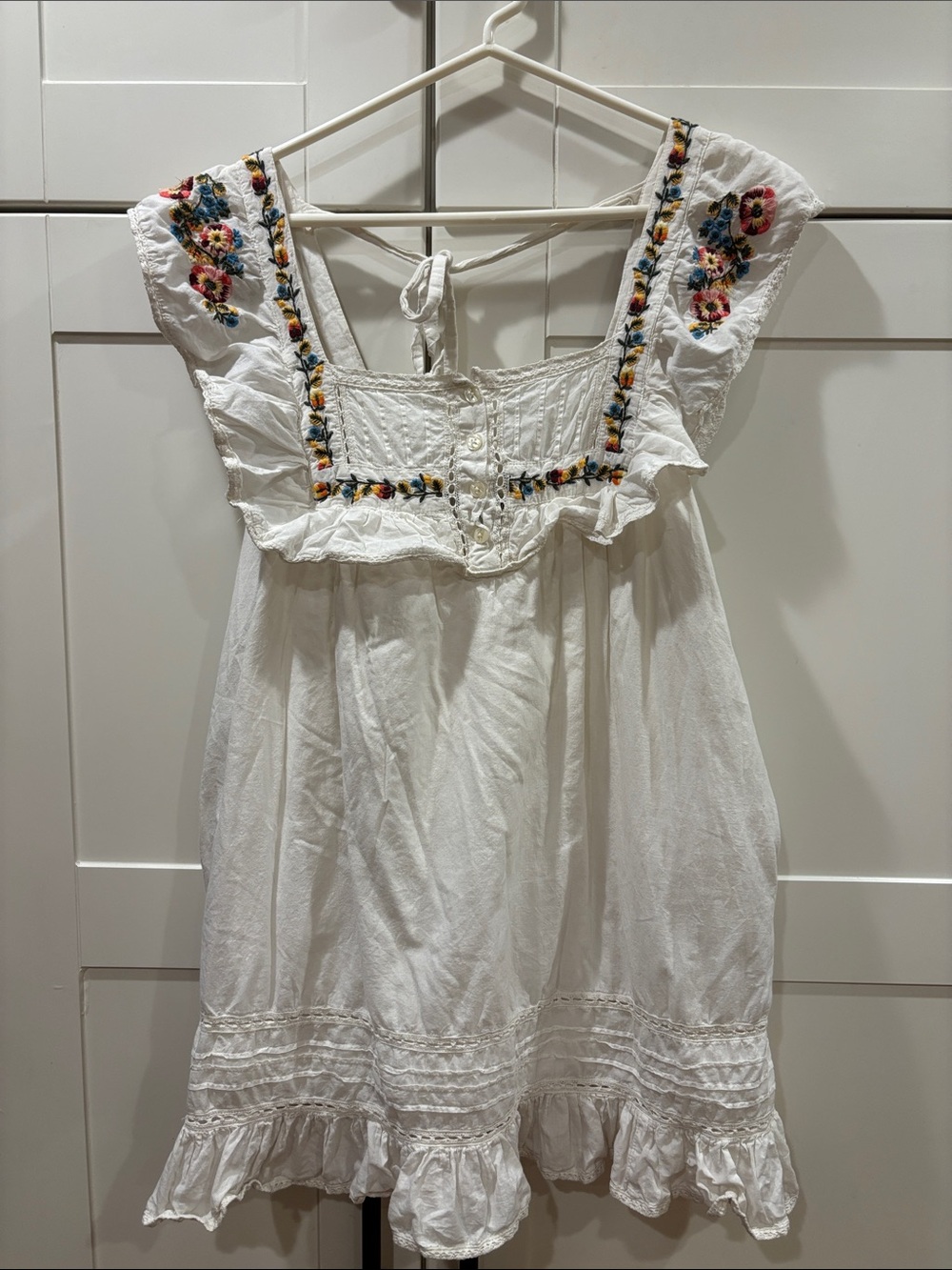 Urban Outfitters White Dress with Multicolor Floral Embroidery